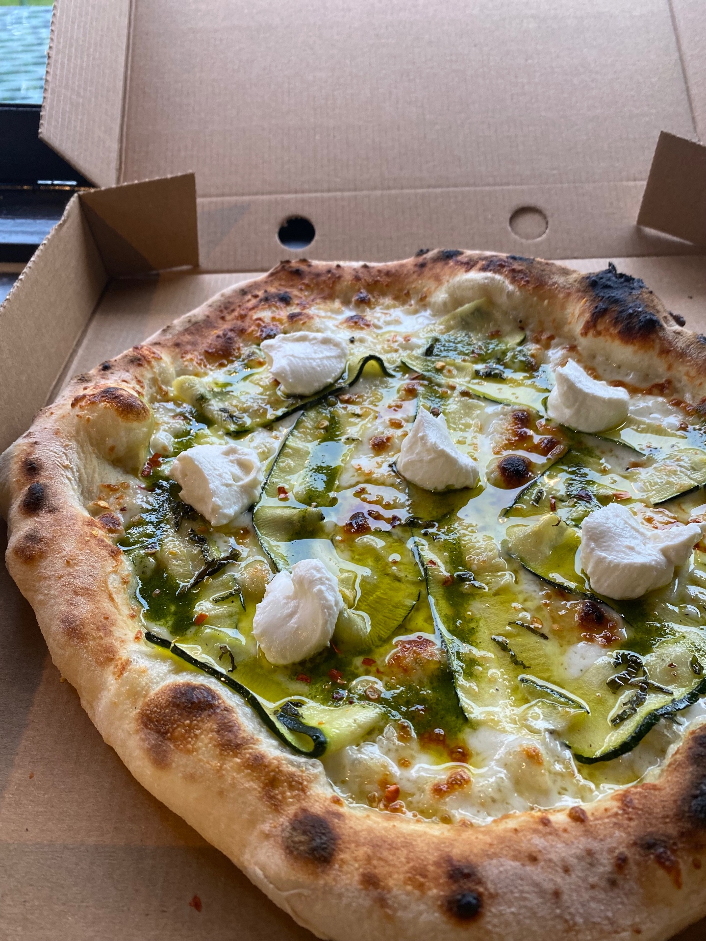 Zucchini pizza with ricotta
